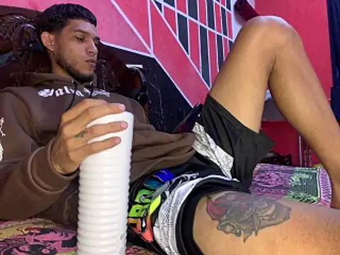 tanned boy online show from 04-05-26, 05:19