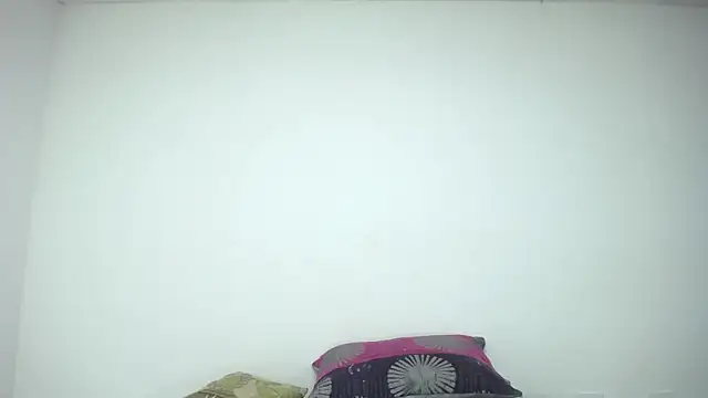 CrushOnMe  online show from 06-17-26, 07:13