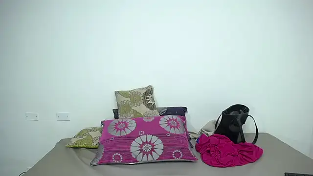 CrushOnMe  online show from 02-05-26, 06:09