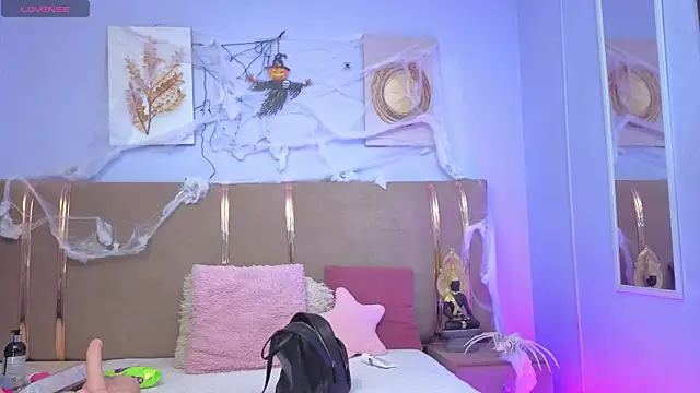 sarah cruzz  online show from 10-22-25, 12:32