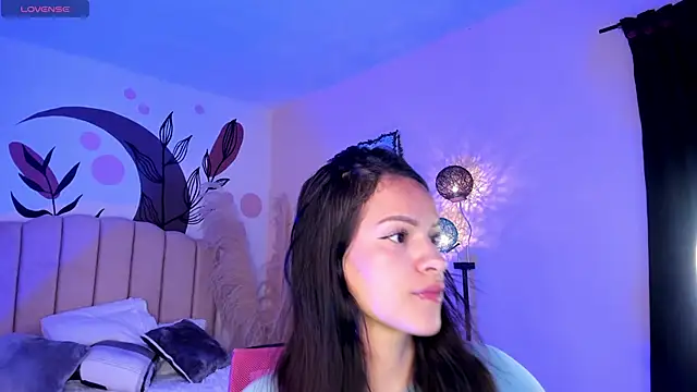 Snapshot of katherin_smith_ chatting on 02-05-25, 06:37 katherin smith  online show from 02-05-25, 06:37