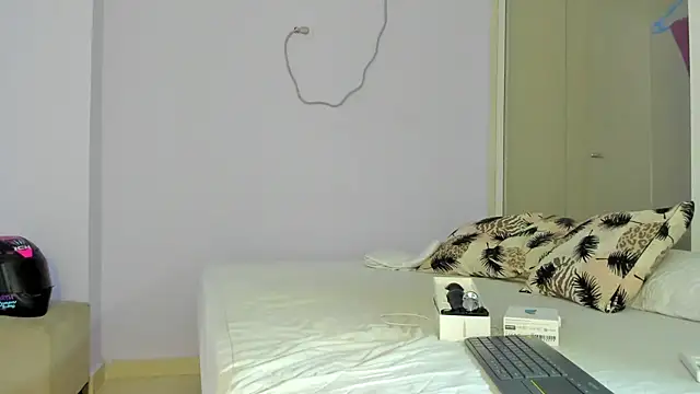 Snapshot of Mari_Mendoza chatting on 12-12-24, 09:04 Mari Mendoza online show from 12-12-24, 09:04