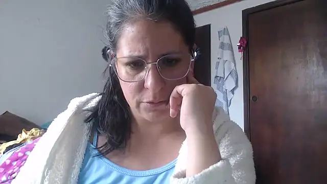 Snapshot of LucifernandaSw chatting on 02-13-26, 04:29 LucifernandaSw online show from 02-13-26, 04:29