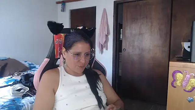 Snapshot of LucifernandaSw chatting on 06-11-26, 09:23 LucifernandaSw online show from 06-11-26, 09:23