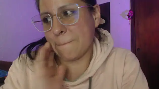 Snapshot of LucifernandaSw chatting on 02-12-26, 04:34 LucifernandaSw online show from 02-12-26, 04:34