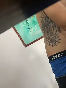 Snapshot of alejdrip chatting on 12-15-25, 03:29 alejdrip online show from 12-15-25, 03:29