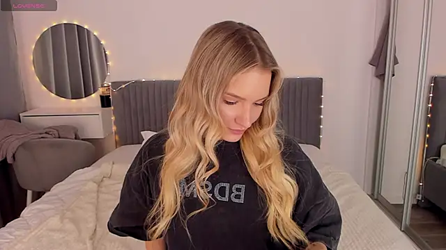 CassieRayss online show from 05-06-26, 04:44