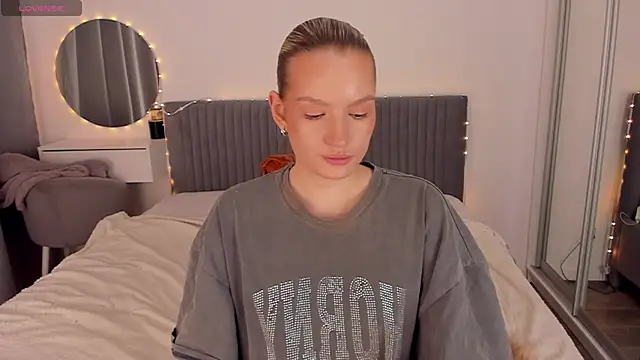 CassieRayss online show from 04-28-26, 02:21