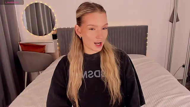 CassieRayss online show from 05-17-26, 09:53