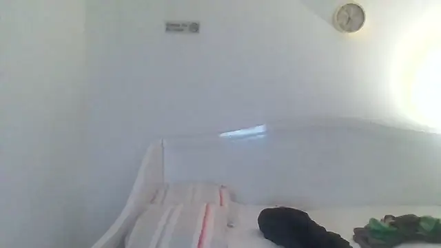 Snapshot of Yeye25199 chatting on 02-19-25, 02:01 Yeye25199 online show from 02-19-25, 02:01