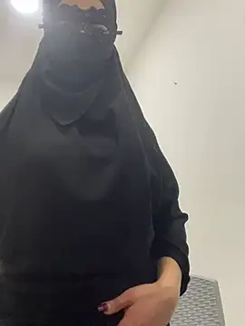 Snapshot of Hijabi_HotGirls chatting on 03-08-25, 01:50 Hijabi HotGirls online show from 03-08-25, 01:50