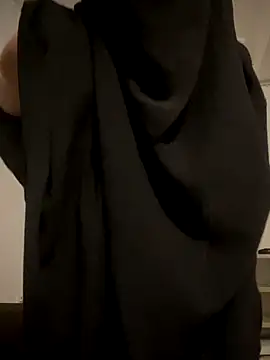 Snapshot of Hijabi_HotGirls chatting on 10-12-25, 07:37 Hijabi HotGirls online show from 10-12-25, 07:37