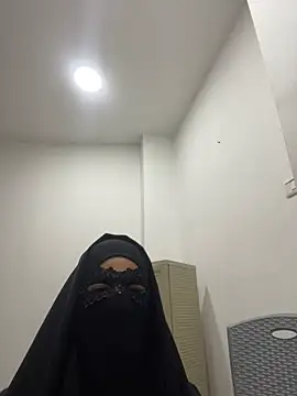 Snapshot of Hijabi_HotGirls chatting on 03-13-25, 12:05 Hijabi HotGirls online show from 03-13-25, 12:05