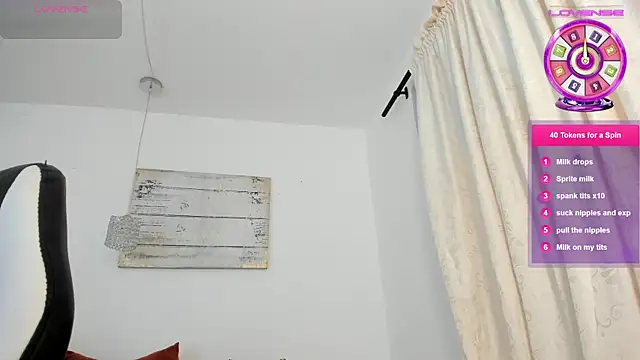 Snapshot of emma_castilloo chatting on 02-13-25, 10:43 emma castilloo online show from 02-13-25, 10:43