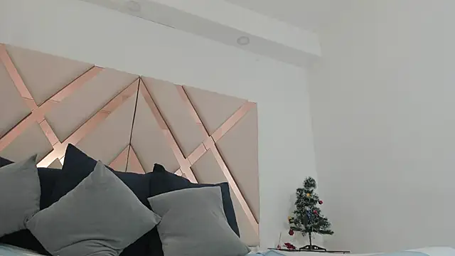 emma castilloo online show from 12-15-25, 11:10