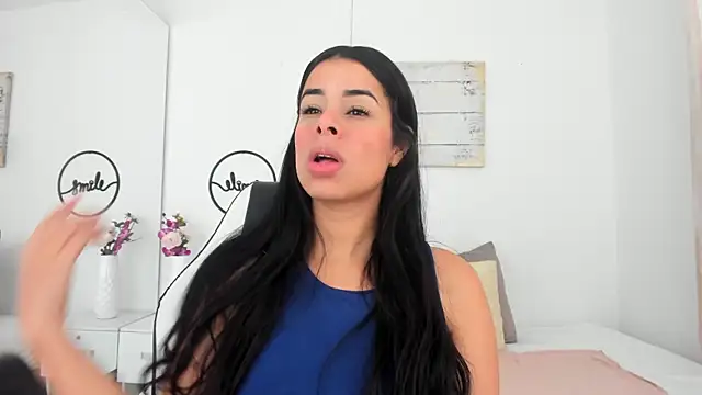 Snapshot of emma_castilloo chatting on 03-03-25, 12:50 emma castilloo online show from 03-03-25, 12:50