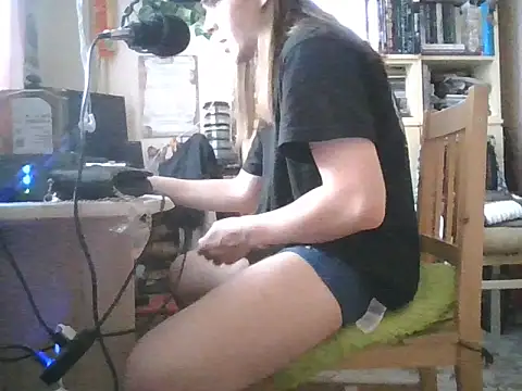 Snapshot of Davideksexy chatting on 06-02-26, 06:30 Davideksexy online show from 06-02-26, 06:30