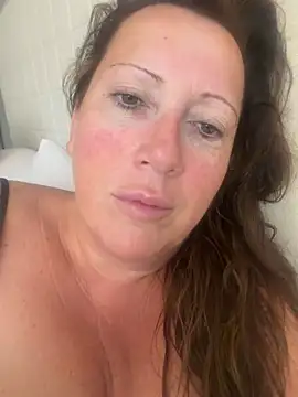 Snapshot of xsexycurvymilf chatting on 07-26-26, 07:26 xsexycurvymilf online show from 07-26-26, 07:26