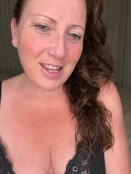 Snapshot of xsexycurvymilf chatting on 05-06-26, 03:05 xsexycurvymilf online show from 05-06-26, 03:05