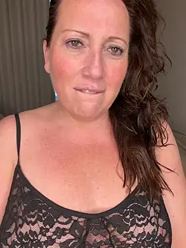 Snapshot of xsexycurvymilf chatting on 04-20-26, 02:29 xsexycurvymilf online show from 04-20-26, 02:29