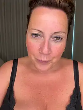 Snapshot of xsexycurvymilf chatting on 07-28-26, 01:54 xsexycurvymilf online show from 07-28-26, 01:54
