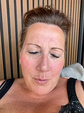 Snapshot of xsexycurvymilf chatting on 07-15-26, 11:39 xsexycurvymilf online show from 07-15-26, 11:39