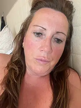 Snapshot of xsexycurvymilf chatting on 07-17-26, 03:20 xsexycurvymilf online show from 07-17-26, 03:20