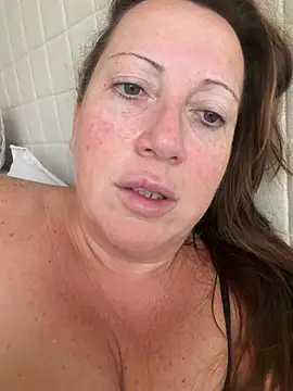 Snapshot of xsexycurvymilf chatting on 08-05-26, 05:56 xsexycurvymilf online show from 08-05-26, 05:56