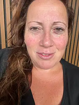 Snapshot of xsexycurvymilf chatting on 08-01-26, 06:44 xsexycurvymilf online show from 08-01-26, 06:44