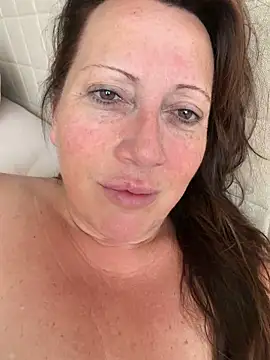 Snapshot of xsexycurvymilf chatting on 05-24-26, 07:08 xsexycurvymilf online show from 05-24-26, 07:08
