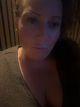Snapshot of xsexycurvymilf chatting on 07-10-26, 08:31 xsexycurvymilf online show from 07-10-26, 08:31