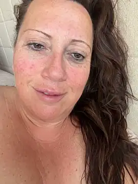 Snapshot of xsexycurvymilf chatting on 05-09-26, 06:39 xsexycurvymilf online show from 05-09-26, 06:39