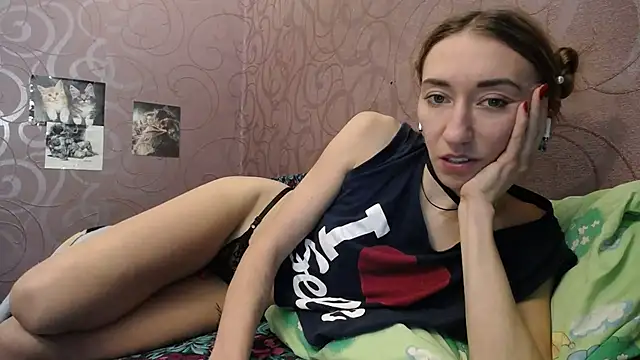 Snapshot of Fire__Foxx chatting on 12-15-24, 12:17 Fire Foxx online show from 12-15-24, 12:17