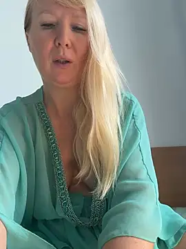 EmmaInLove23 online show from 02-12-26, 02:11