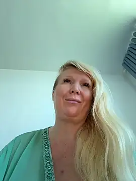 EmmaInLove23 online show from 01-15-26, 02:37