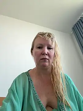 EmmaInLove23 online show from 02-05-26, 02:18