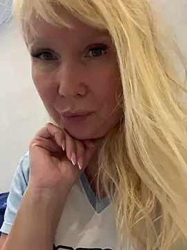 EmmaInLove23 online show from 11-10-25, 07:02