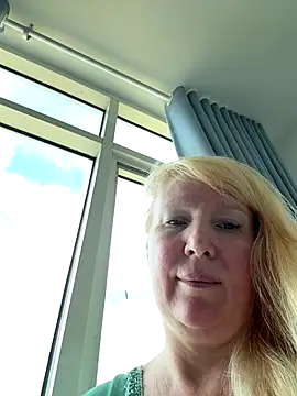 EmmaInLove23 online show from 10-19-25, 04:48