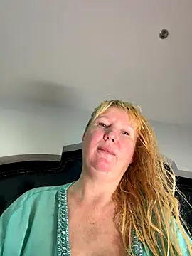 EmmaInLove23 online show from 10-28-25, 01:06