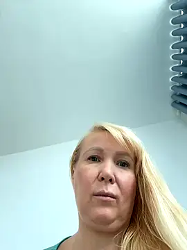 EmmaInLove23 online show from 10-09-25, 02:12