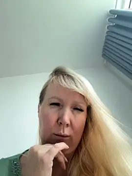 EmmaInLove23 online show from 02-14-26, 06:02