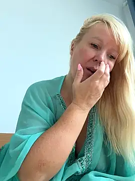 EmmaInLove23 online show from 09-22-25, 02:50