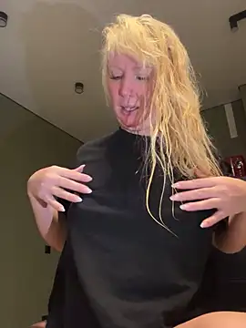 EmmaInLove23 online show from 11-22-25, 02:21