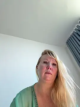 EmmaInLove23 online show from 03-02-26, 02:12