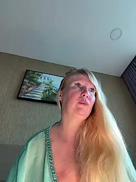 EmmaInLove23 online show from 05-31-26, 12:49