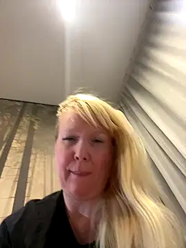 EmmaInLove23 online show from 11-19-25, 03:06