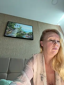 EmmaInLove23 online show from 07-15-26, 01:45