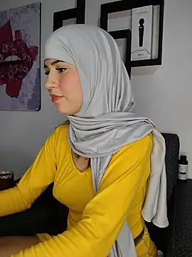 hanaa 18 online show from 10-31-25, 02:08