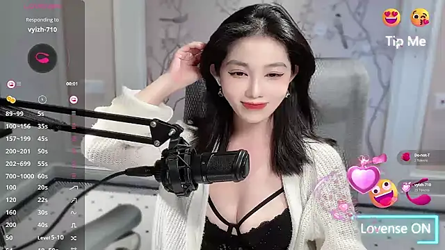 Snapshot of vyizh- chatting on 10-21-25, 12:15 vyizh- online show from 10-21-25, 12:15