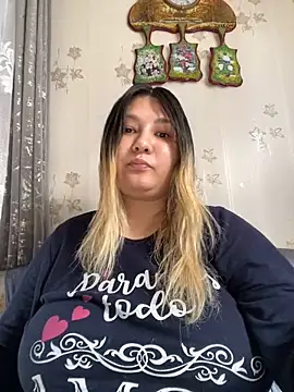 Snapshot of Olivialili chatting on 03-13-25, 12:24 Olivialili online show from 03-13-25, 12:24